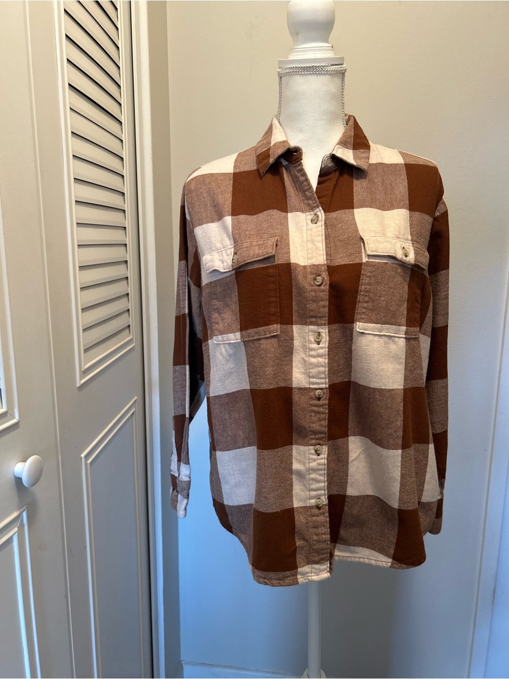 Old Navy “the boyfriend shirt “women’s brown and white checked size small